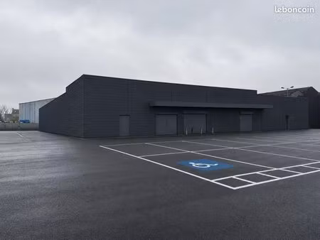 local commercial / entrepôt de 1000m2 avec parking