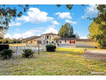 propriété 7 pièces 221 m²