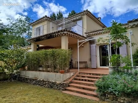 propriété 240 m2