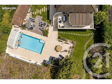 maison 8 pièces 183 m²