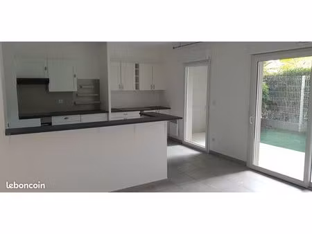 f3 traversant avec 2 jardin privatifs  terrasse  parking et garage individuel