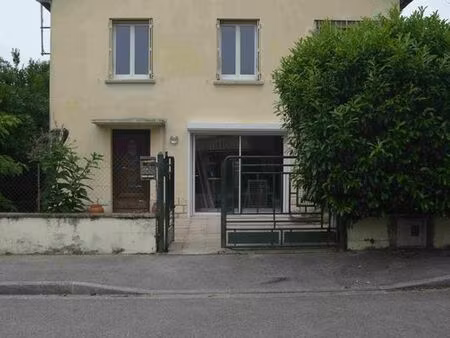maison individuelle avec en rdc 2 studios  a l'étage grand appartement