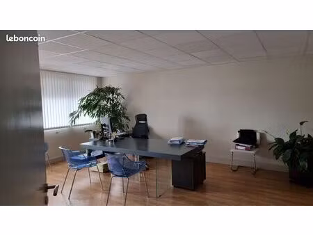 bureaux rénovés 80 m² climatisés avec parking – idéal professions libérales