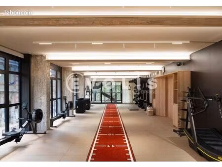 bureaux 670 m²