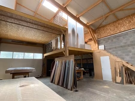 local artisanal / stockage avec mezzanine bureaux — 178 m²