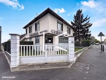 propriété 6 pièces 121 m²