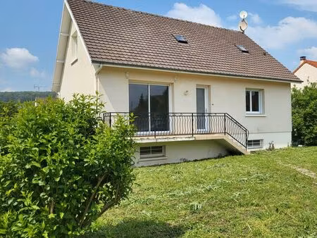 maison familiale à étage avec jardin et garage a louer