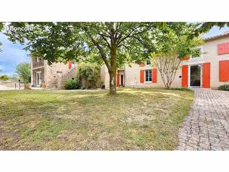 maison 9 pièces 226 m²