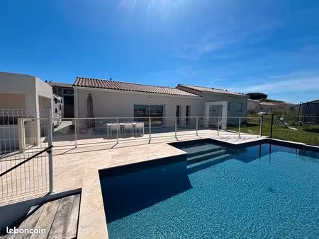 maison récente avec piscine et vue dégagée à nailloux