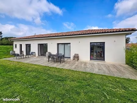 maison neuve de 2023 dans une impasse en lot arrière