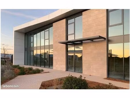 bureau 310 m²