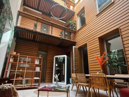 bureaux fermés et postes de travail pour indépendants ou petites équipes