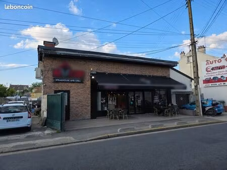 restaurant équipé avec extraction de 128 m² – forte visibilité