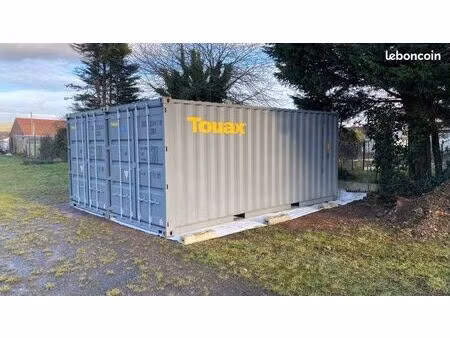 location conteneurs neufs de 6m pour stockage sur mazingarbe dans parking  clôturé
