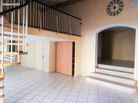 béziers font neuve  beau local commercial avec belle vitrine
