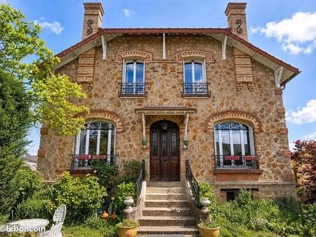 maison de caractère en meulière - 7 chambres - sous sol total et garage - grille dorée