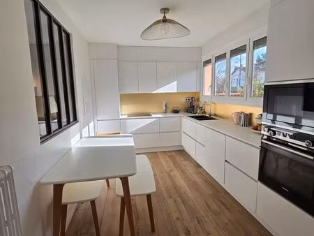 maison t5 familiale en bon état  dans une impasse calme  avec véranda  4 chambres et une s