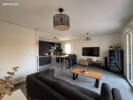 appartement t3 avec balcon et 2 places de parking