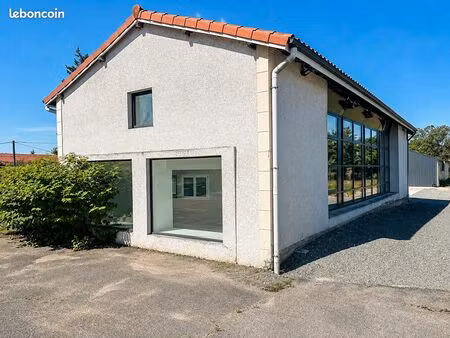 bureaux 215 m² civens