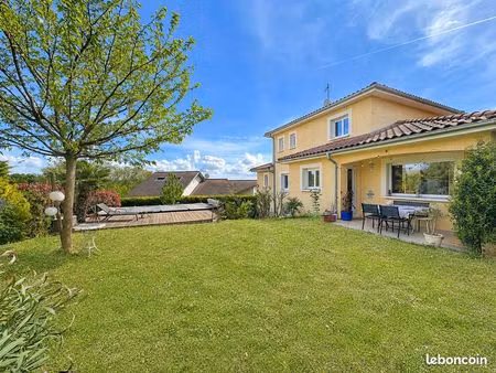 maison contemporaine avec piscine
