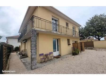 maison rénovée avec 4 logements