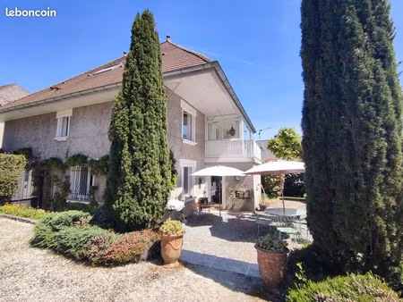maison de caractère + bâti avec gros potentiel