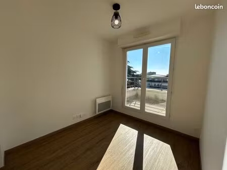 2 pièces - dernier étage avec balcon