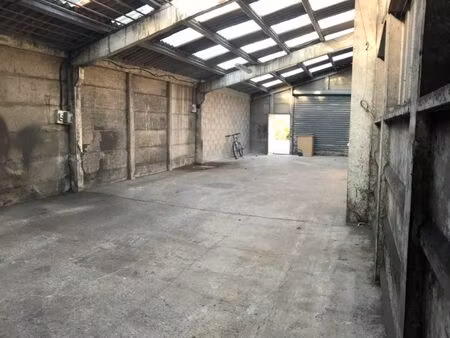 location hangar 100m2