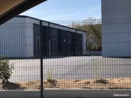 vends cellule de stockage/ parking