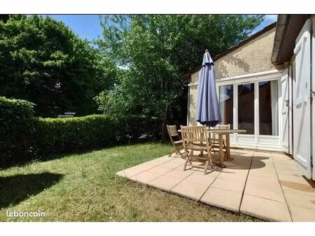 maison en lisière de forêt à jouy en josas