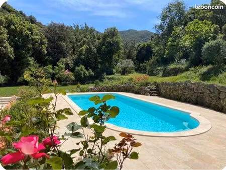 maison rare 220 m² avec piscine  vue montagnes  pleine nature  sans vis-à-vis