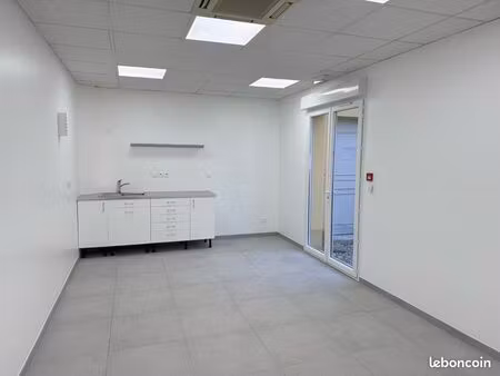 loue bureau et salle d’attente à craponne