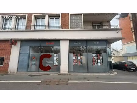 local commercial 85m² avec 12 m de vitrine
