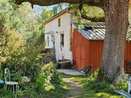 maison et granges en pierres du causse