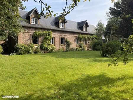 maison de caractère en briques et son parc arboré
