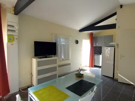 studio tout équipé avec jardinet - eau et internet inclus -proche de blaye