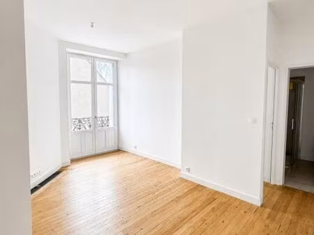 appartement entièrement rénové avec balcon centre de thouars
