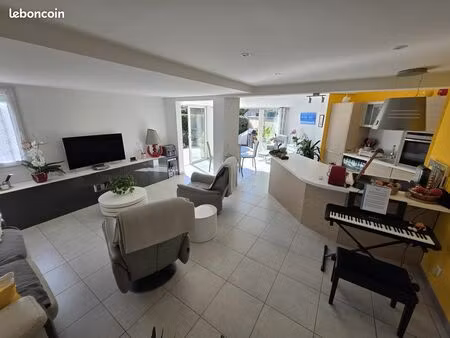 maison 75m²  bord de mer  la londe les maures 83