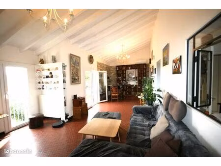 mas 7 pièces- 180 m²