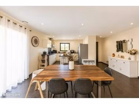 ? villa contemporaine 3 chambres avec piscine – baixas