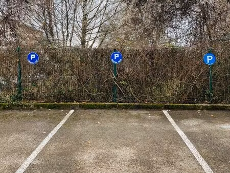 ferney-voltaire : place de parking résidence grand siècle (impasse du pégan)
