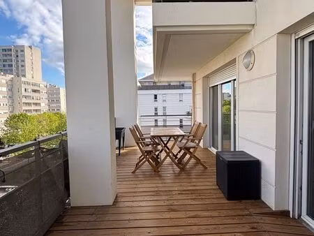 f3 refait à neuf cœur de ville avec grande terrasse