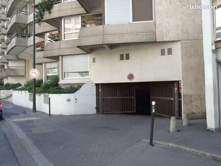 emplacement parking 14m² sécurisé - paris 15 (lourmel)