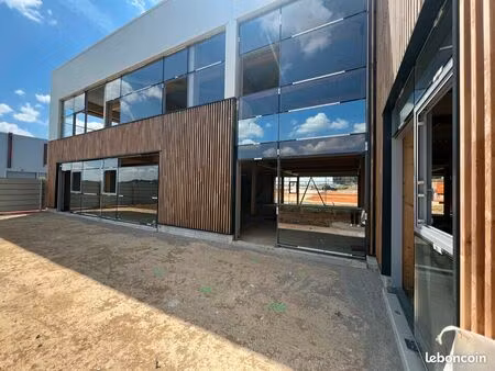 local commercial 1383 m² louvres