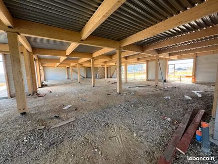 local commercial 491 m² louvres