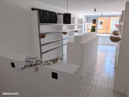 à louer – local commercial 35 m² – montréal-la-cluse