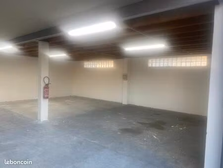 local entreprot à louer 150m2
