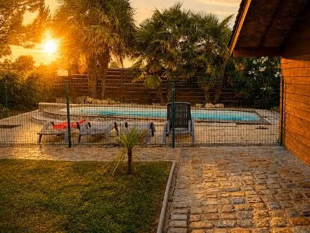 maison piscine et etang