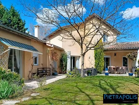 maison 8 pièces 180 m²