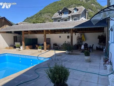 maison 9 pièces 345 m²